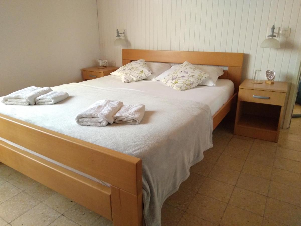 The White House Lumbarda Appartement Buitenkant foto